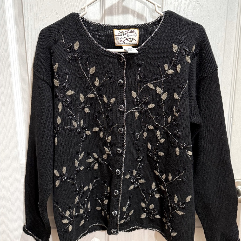 Women’s size medium vintage Heirloom Collectibles black embroidered sweater